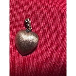 VINTAGE 1960's 14K GOLD PUFFY MATTE HEART PENDANT 1.6 G